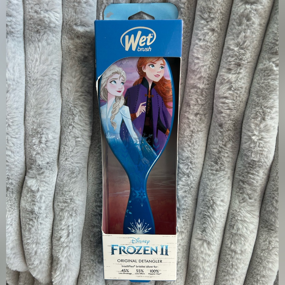 Disney Frozen II Wet Brush with Elsa and Anna! Great hair brush for kids! NEW